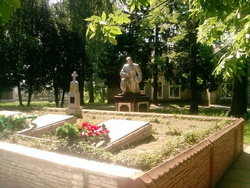 Братська могила радянських воїнів і партизан
